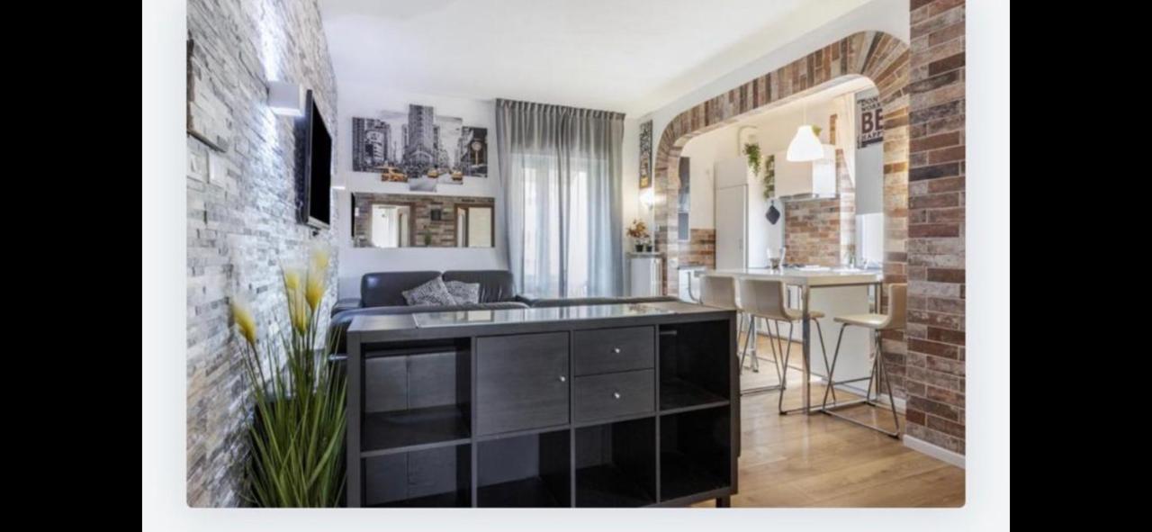 Queen East Verona Apartments エクステリア 写真